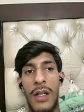 Snapshot of ronnnnn718 chatting on June 2026 01:53:02 PM ronnnnn718 online show from June 2026 01:53:02 PM