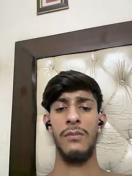 Snapshot of ronnnnn718 chatting on June 2026 07:27:02 PM ronnnnn718 online show from June 2026 07:27:02 PM