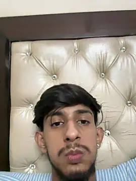 Snapshot of ronnnnn718 chatting on June 2026 08:21:01 PM ronnnnn718 online show from June 2026 08:21:01 PM