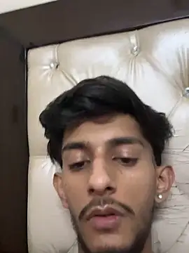Snapshot of ronnnnn718 chatting on June 2026 01:04:02 PM ronnnnn718 online show from June 2026 01:04:02 PM