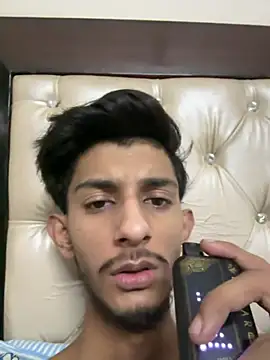 Snapshot of ronnnnn718 chatting on June 2026 01:48:02 PM ronnnnn718 online show from June 2026 01:48:02 PM