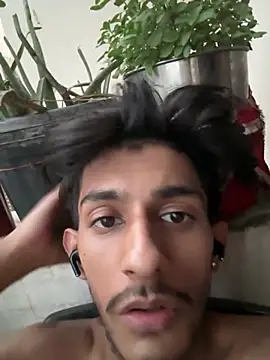 Snapshot of ronnnnn718 chatting on June 2026 11:55:01 PM ronnnnn718 online show from June 2026 11:55:01 PM