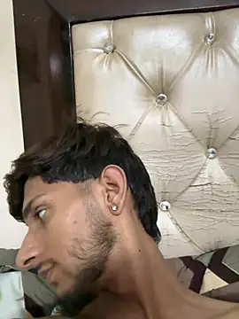 Snapshot of ronnnnn718 chatting on July 2026 07:37:02 AM ronnnnn718 online show from July 2026 07:37:02 AM