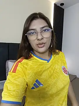 IsisRosee online show from July 2026 12:09:01 PM