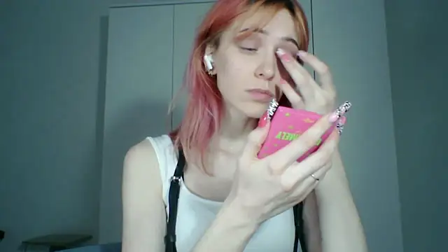 Snapshot of KayleneWesterberg chatting on June 2026 02:07:01 PM KayleneWesterberg online show from June 2026 02:07:01 PM