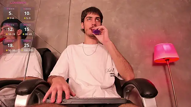 Snapshot of Liam_Crown chatting on June 2026 07:39:02 PM Liam Crown online show from June 2026 07:39:02 PM