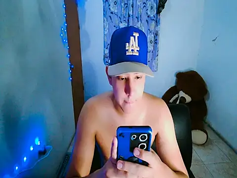Snapshot of sweetboyxxx11 chatting on June 2026 01:30:02 AM sweetboyxxx11 online show from June 2026 01:30:02 AM