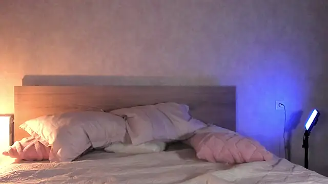 KitsuneDreams online show from July 2026 06:07:01 PM