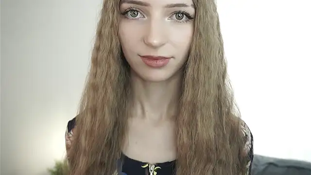 Snapshot of DeliaHoude chatting on June 2026 10:50:01 AM DeliaHoude online show from June 2026 10:50:01 AM