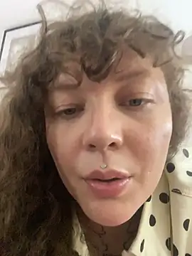 Snapshot of antonellastonnn chatting on June 2026 09:57:02 PM antonellastonnn online show from June 2026 09:57:02 PM