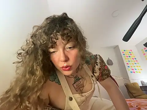 Snapshot of antonellastonnn chatting on June 2026 08:11:01 PM antonellastonnn online show from June 2026 08:11:01 PM