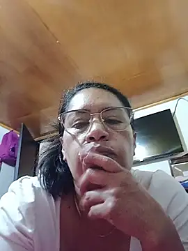 Snapshot of Emilif_ chatting on June 2026 05:24:02 PM Emilif online show from June 2026 05:24:02 PM