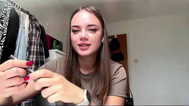 Snapshot of beautifulMira chatting on June 2026 11:12:02 AM beautifulMira online show from June 2026 11:12:02 AM