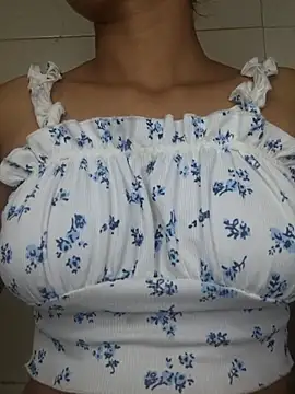 Snapshot of simmi_dolls chatting on August 2026 10:44:01 PM simmi dolls online show from August 2026 10:44:01 PM