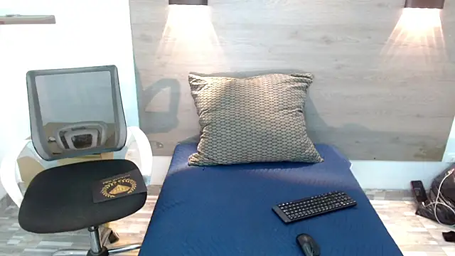DeboraRaquel online show from July 2026 08:00:01 PM