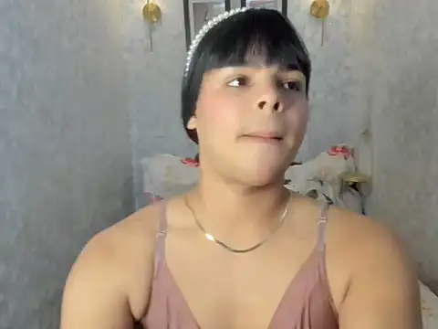 Snapshot of emily_rosue_ chatting on July 2026 04:27:02 AM emily rosue online show from July 2026 04:27:02 AM