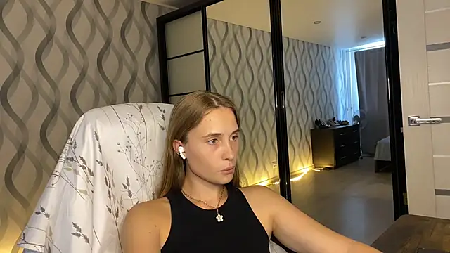 Snapshot of Miss_Luna_meow chatting on July 2026 03:50:02 PM Miss Luna meow online show from July 2026 03:50:02 PM