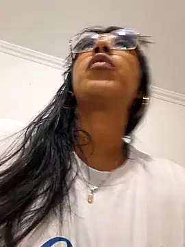 sophiagomezx online show from July 2026 10:56:01 PM