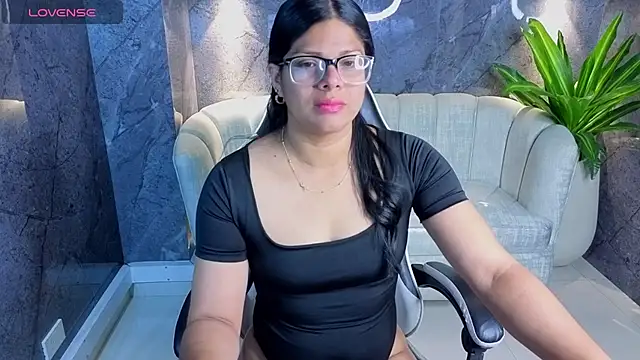 Snapshot of sarah_bay_tx chatting on July 2026 07:50:02 PM sarah bay tx online show from July 2026 07:50:02 PM