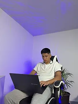 Snapshot of SantiLux_ chatting on June 2026 03:39:01 AM SantiLux online show from June 2026 03:39:01 AM