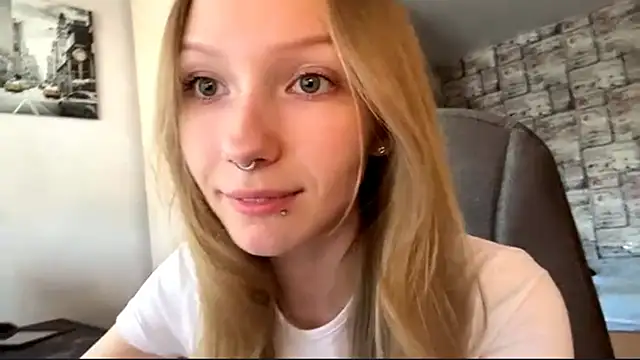 Snapshot of BivalentFalloff chatting on June 2026 05:10:01 AM BivalentFalloff online show from June 2026 05:10:01 AM