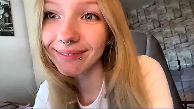 Snapshot of BivalentFalloff chatting on June 2026 05:12:02 AM BivalentFalloff online show from June 2026 05:12:02 AM