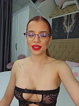 Snapshot of YasminnDoll chatting on July 2026 04:05:02 AM YasminnDoll online show from July 2026 04:05:02 AM