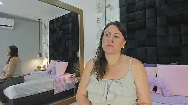 Snapshot of CharlotteG_ chatting on July 2026 01:29:02 PM CharlotteG online show from July 2026 01:29:02 PM