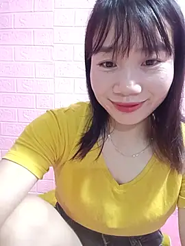 Snapshot of Em_xinh05 chatting on July 2026 03:03:02 PM Em xinh05 online show from July 2026 03:03:02 PM