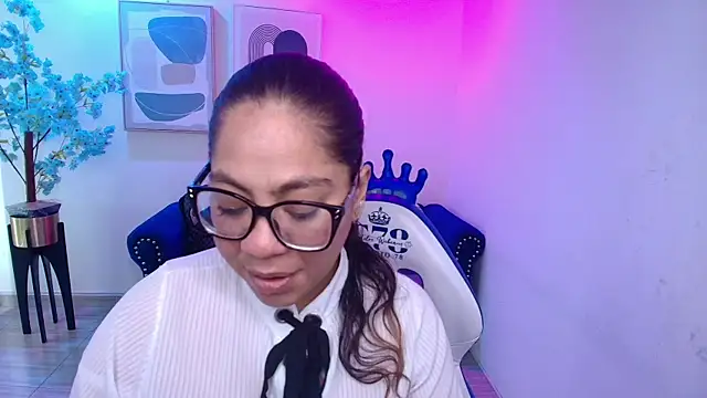 Silvana lane online show from August 2026 07:05:02 PM