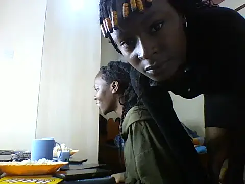 Snapshot of freakyqueenB chatting on June 2026 08:00:01 PM freakyqueenB online show from June 2026 08:00:01 PM