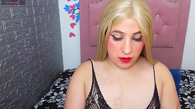 roxxy pink  online show from June 2026 01:00:02 AM