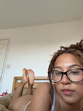 Snapshot of prettypeachyxx chatting on June 2026 06:01:02 PM prettypeachyxx online show from June 2026 06:01:02 PM