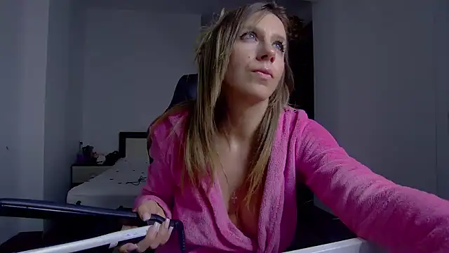 Snapshot of DedeSibel chatting on April 2026 04:59:01 PM DedeSibel online show from April 2026 04:59:01 PM