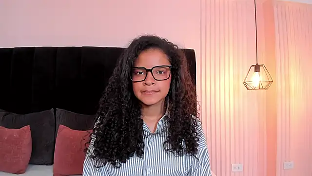 Snapshot of estefa_rose chatting on July 2026 04:20:01 PM estefa rose online show from July 2026 04:20:01 PM