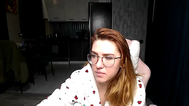 Reginasmilee online show from November 2025 12:21:02 AM