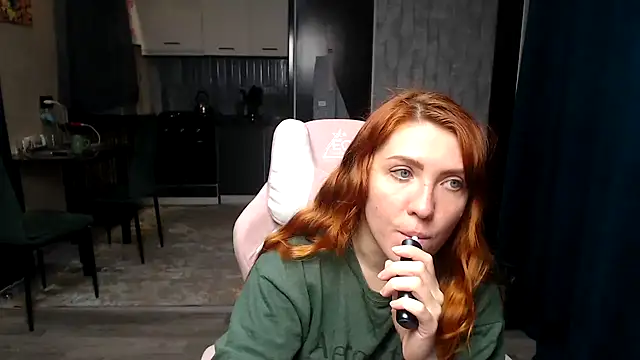 Reginasmilee online show from April 2026 02:39:01 AM