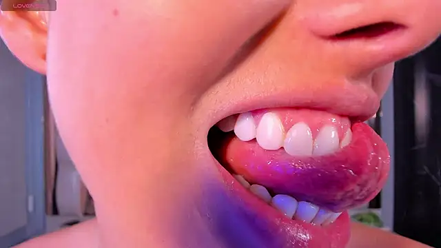 SarahPreston online show from February 2025 04:00:01 PM