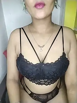 Snapshot of nikita-cam chatting on July 2026 04:24:01 PM nikita-cam online show from July 2026 04:24:01 PM