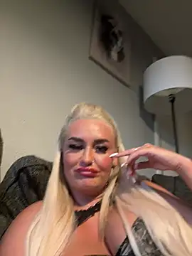Snapshot of XenaRose chatting on July 2026 08:00:01 PM XenaRose online show from July 2026 08:00:01 PM