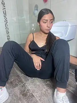 mialuxuryyx online show from August 2026 09:25:01 PM