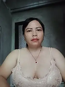 Snapshot of Lee_bee1 chatting on July 2026 06:31:02 AM Lee bee1 online show from July 2026 06:31:02 AM