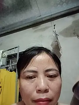 Snapshot of Lee_bee1 chatting on July 2026 03:03:02 PM Lee bee1 online show from July 2026 03:03:02 PM