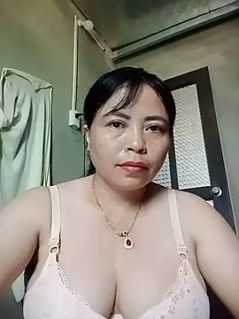 Snapshot of Lee_bee1 chatting on July 2026 07:23:02 AM Lee bee1 online show from July 2026 07:23:02 AM