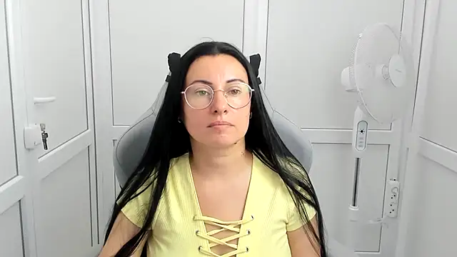ChloeVibee online show from July 2026 01:06:02 PM