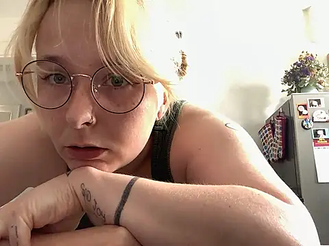 Snapshot of Cariniii chatting on July 2026 12:44:01 PM Cariniii online show from July 2026 12:44:01 PM