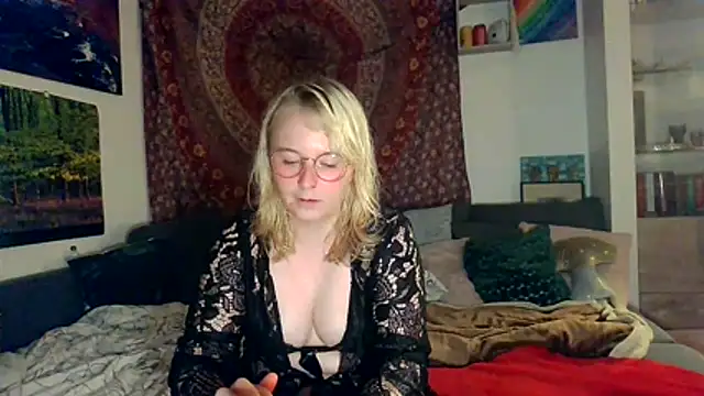 Snapshot of Cariniii chatting on July 2026 07:19:02 PM Cariniii online show from July 2026 07:19:02 PM