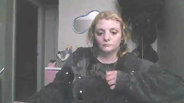 Snapshot of liltrinketgirl chatting on July 2026 08:31:02 AM liltrinketgirl online show from July 2026 08:31:02 AM