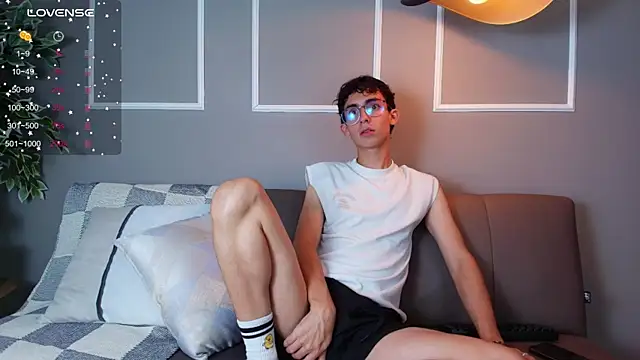 Alejo and Patrick online show from July 2026 12:42:02 PM