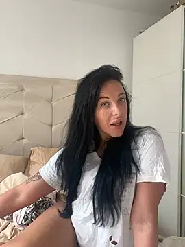 Snapshot of Lucy-White-69 chatting on July 2026 08:10:02 AM Lucy-White-69 online show from July 2026 08:10:02 AM